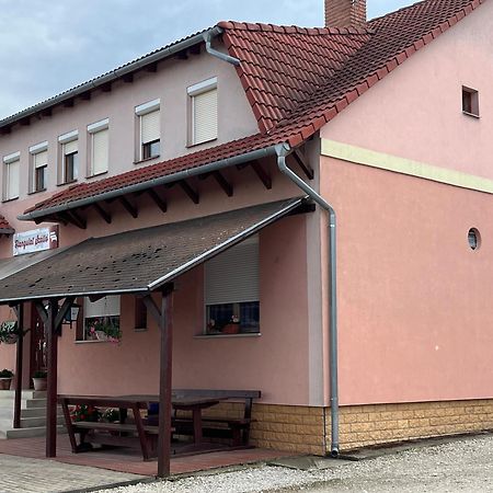 Hangulat Szálló Zalaszentbalazs Exterior foto