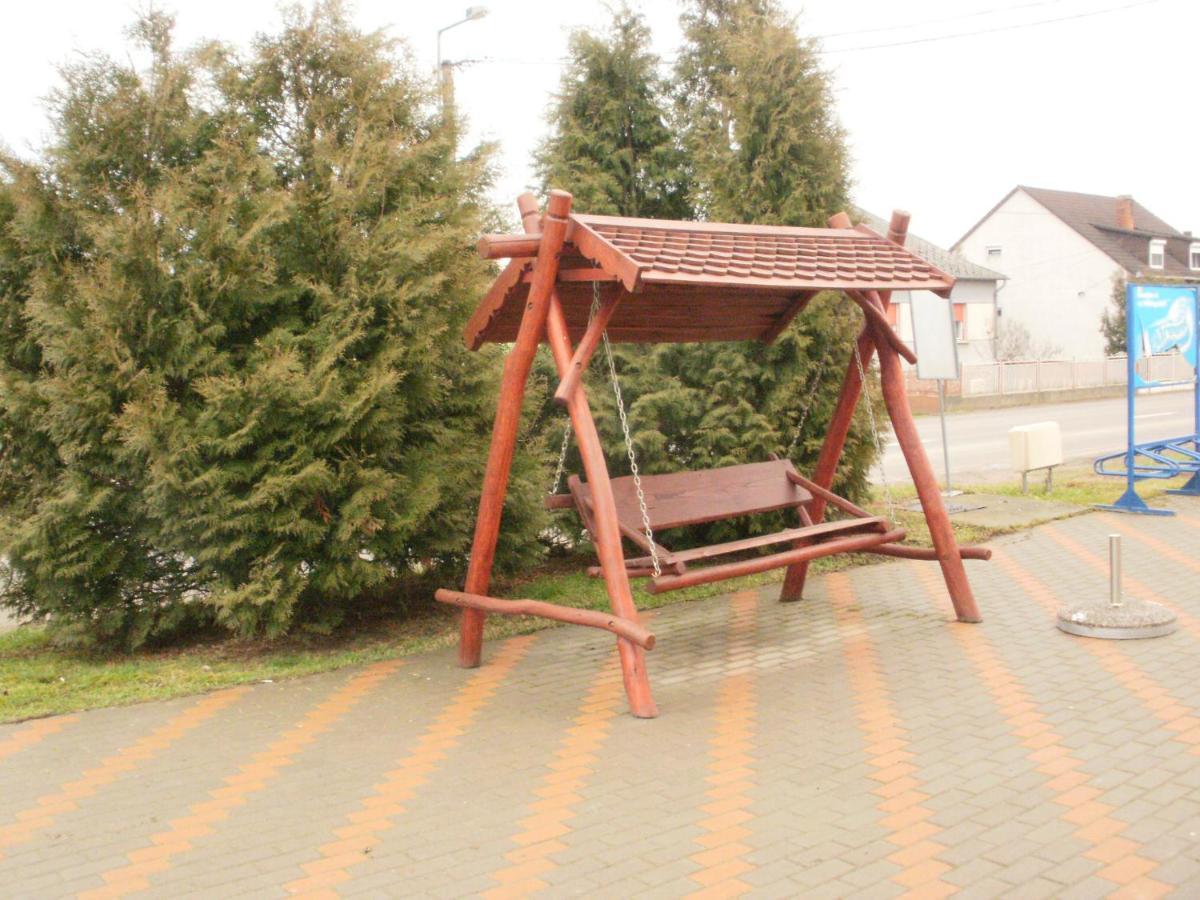 Hangulat Szálló Zalaszentbalazs Exterior foto