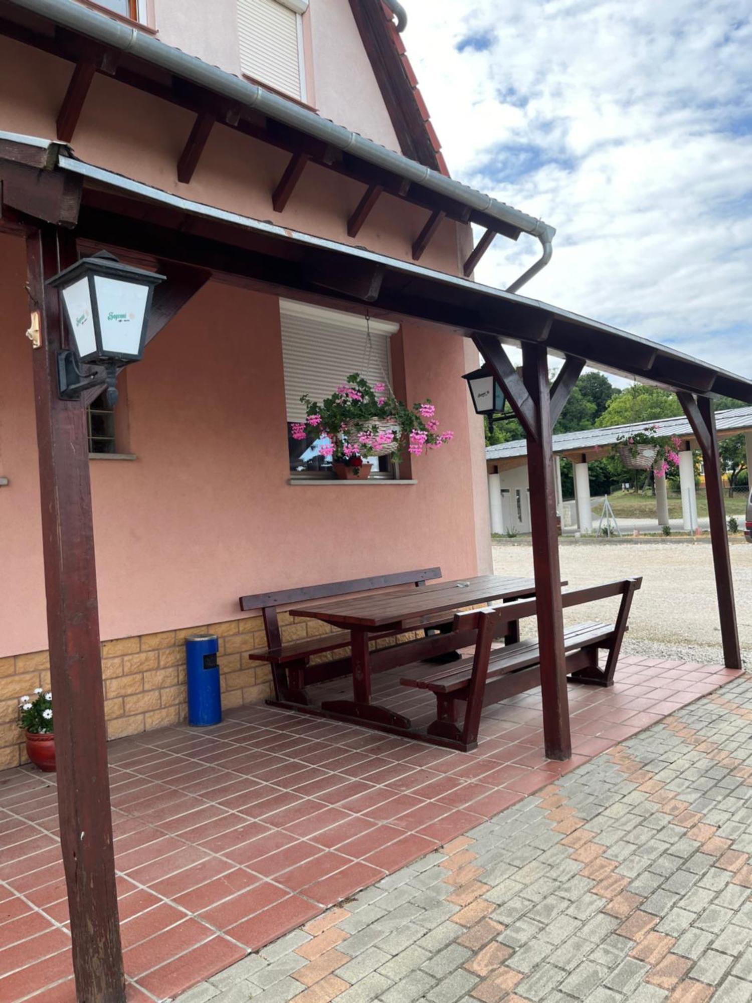 Hangulat Szálló Zalaszentbalazs Exterior foto